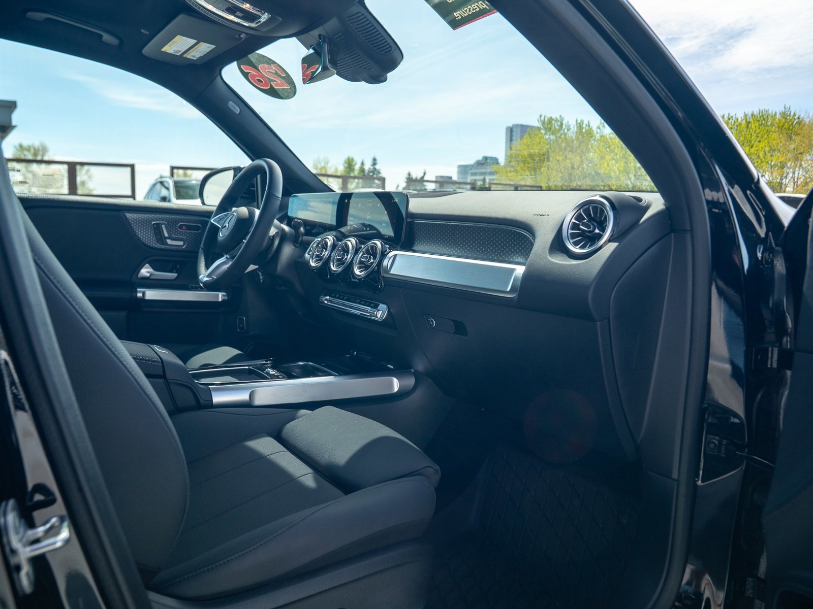 Certified 2026 Mercedes-Benz GLB 250 4MATIC image 28