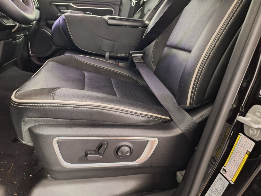 Used 2025 RAM 1500 Laramie AWD/4WD image 30