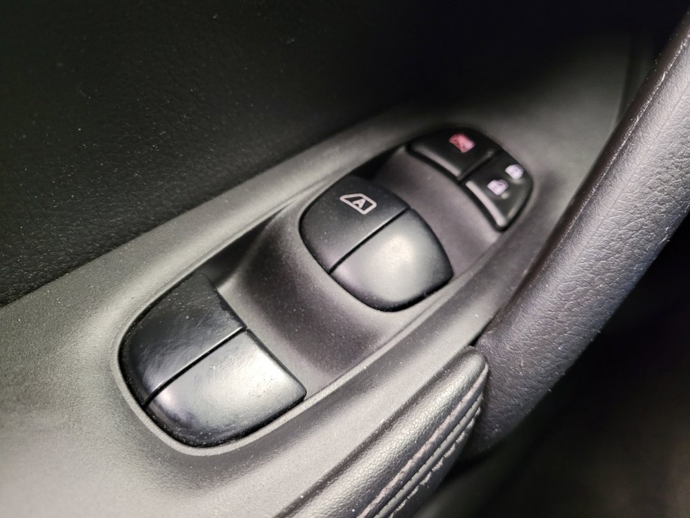 Used 2020 Nissan Rogue SV image 27