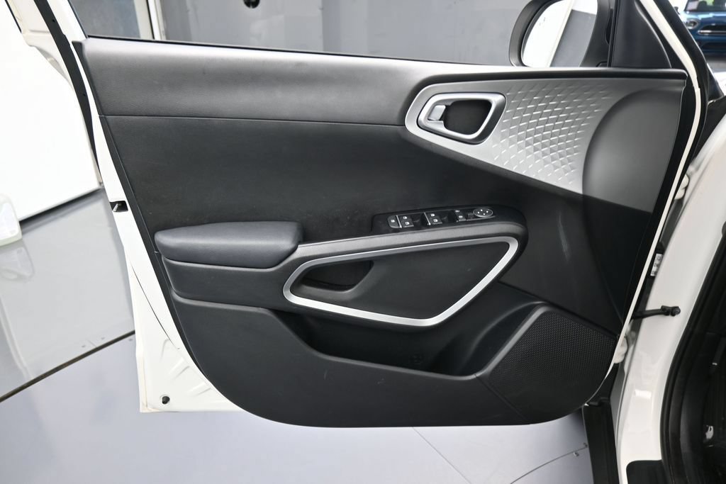 Used 2024 Kia Soul S FWD image 13