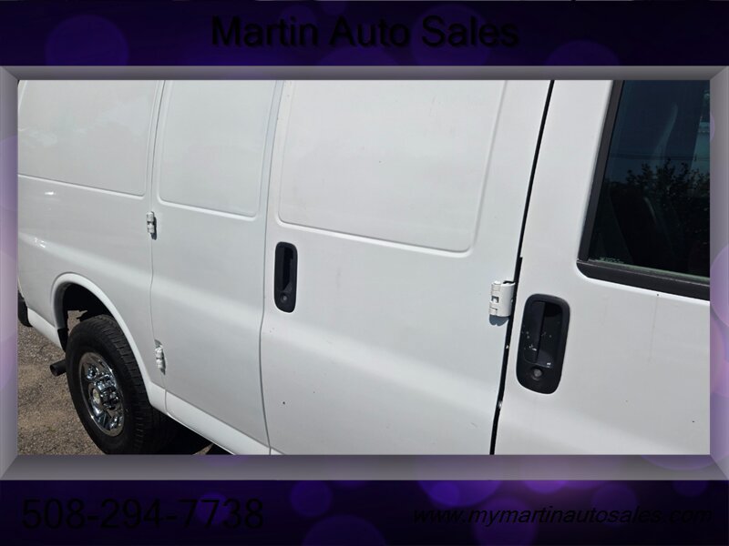Used 2010 Chevrolet Express 2500 RWD image 6