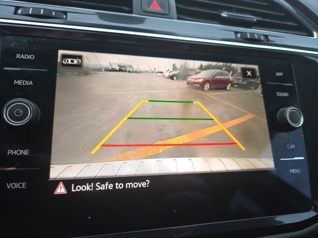 Used 2023 Volkswagen Tiguan SE w/ Panoramic Sunroof Package image 19