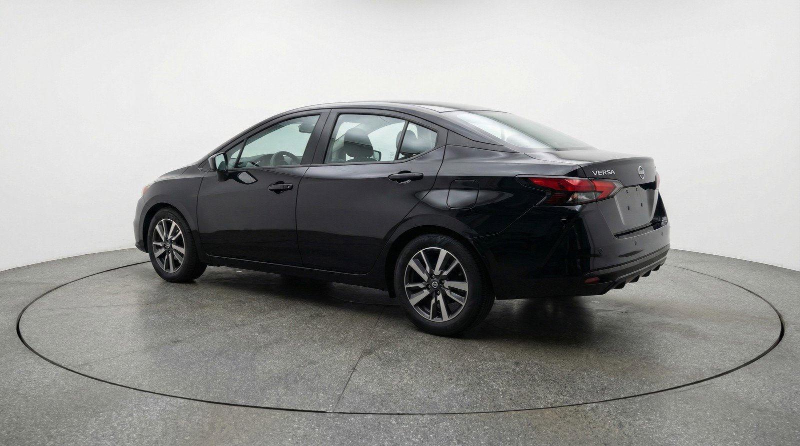 Used 2025 Nissan Versa SV image 6