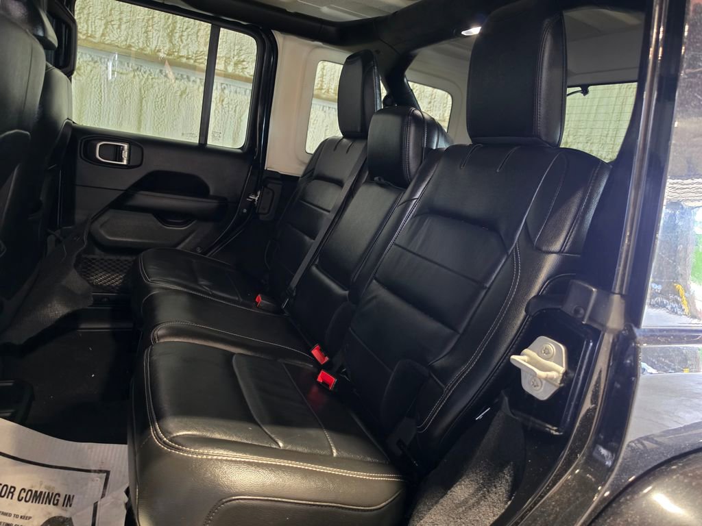 Used 2018 Jeep Wrangler Unlimited Sahara AWD/4WD image 7