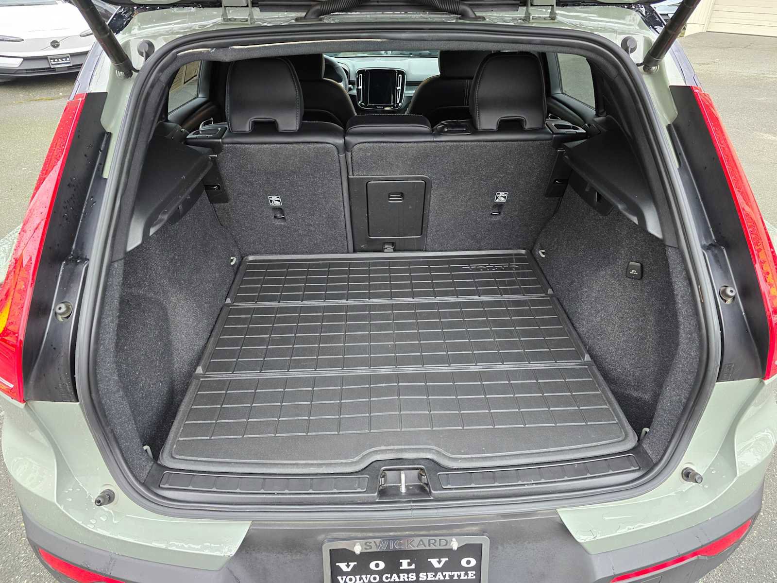 Certified 2022 Volvo XC40 P8 Recharge Ultimate image 24