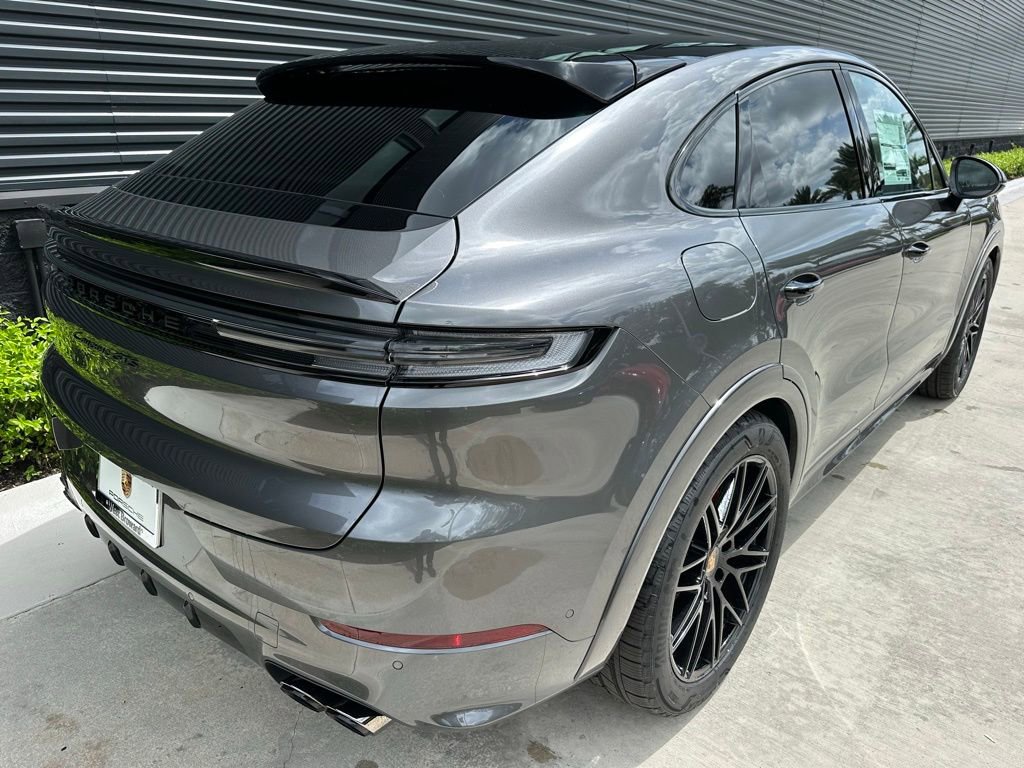 Used 2025 Porsche Cayenne GTS image 9