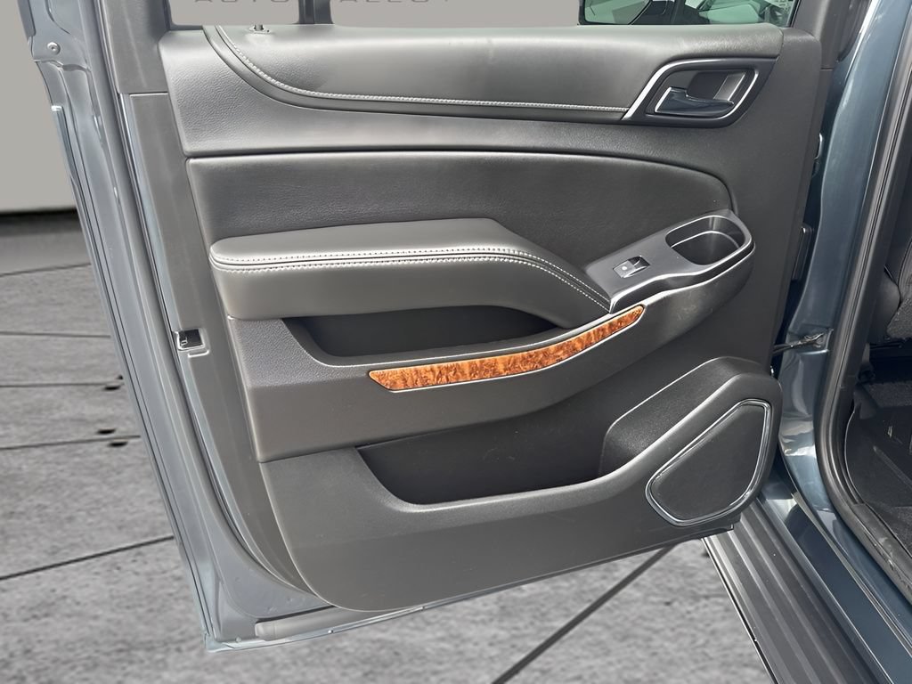 Used 2020 Chevrolet Suburban Premier AWD/4WD image 32