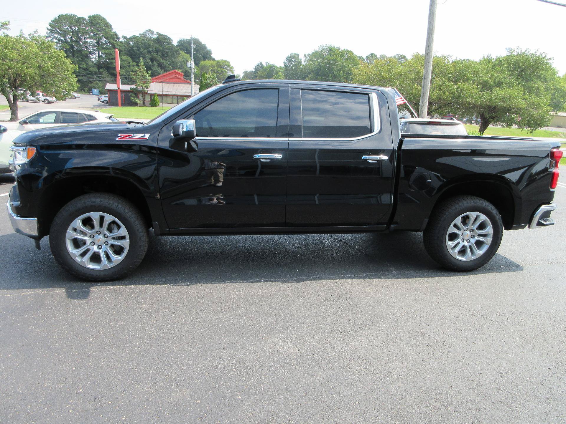 Certified 2025 Chevrolet Silverado 1500 LTZ w/ LTZ Premium Package AWD/4WD image 7