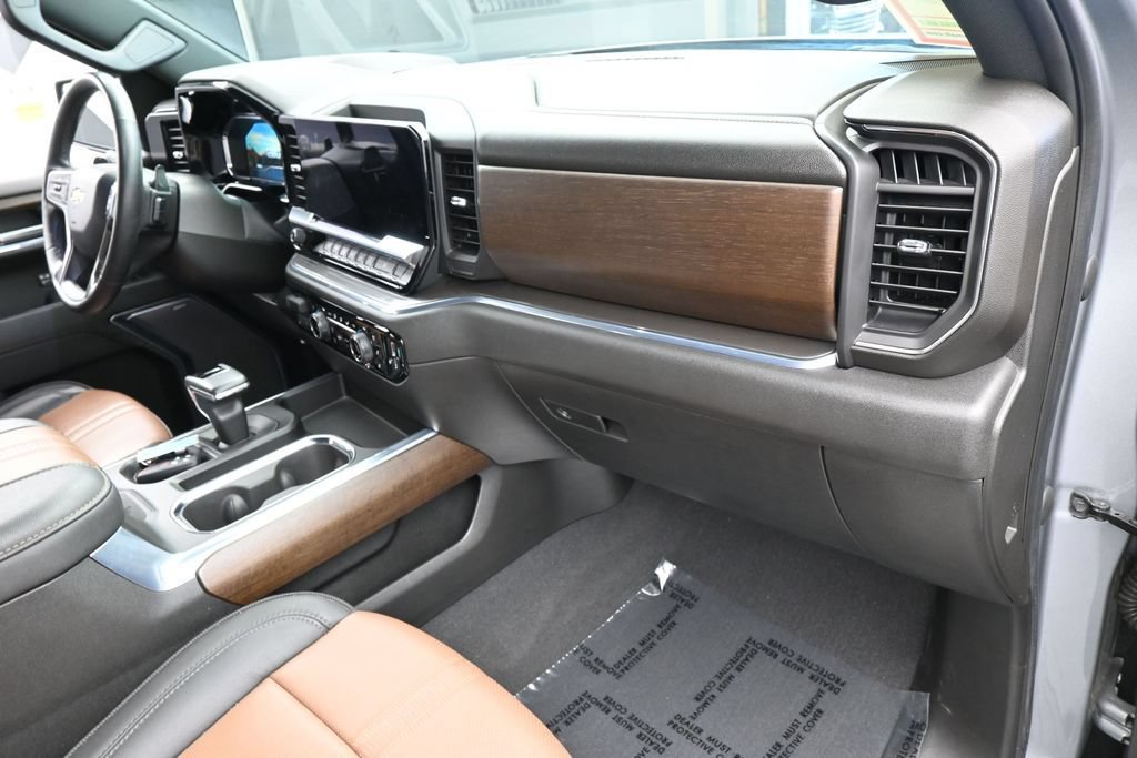 Used 2024 Chevrolet Silverado 1500 High Country w/ Technology Package AWD/4WD image 57