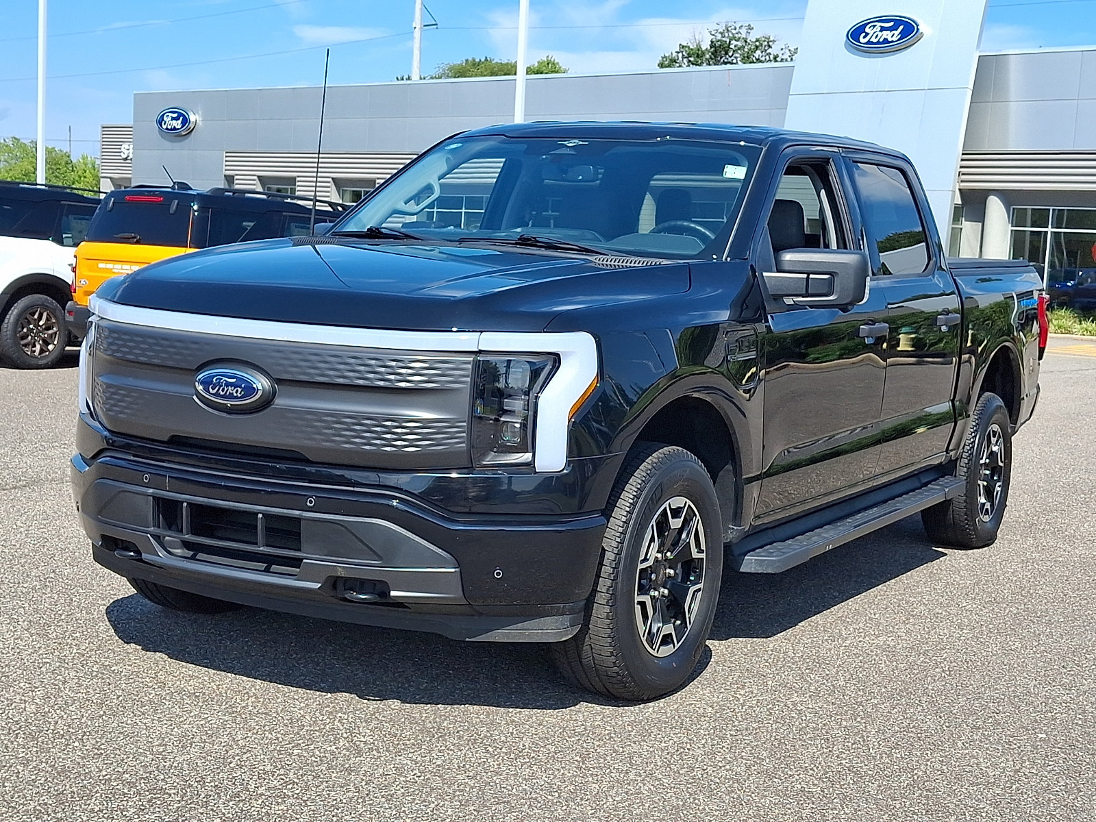 Certified 2023 Ford F150 Lightning XLT AWD/4WD image 4
