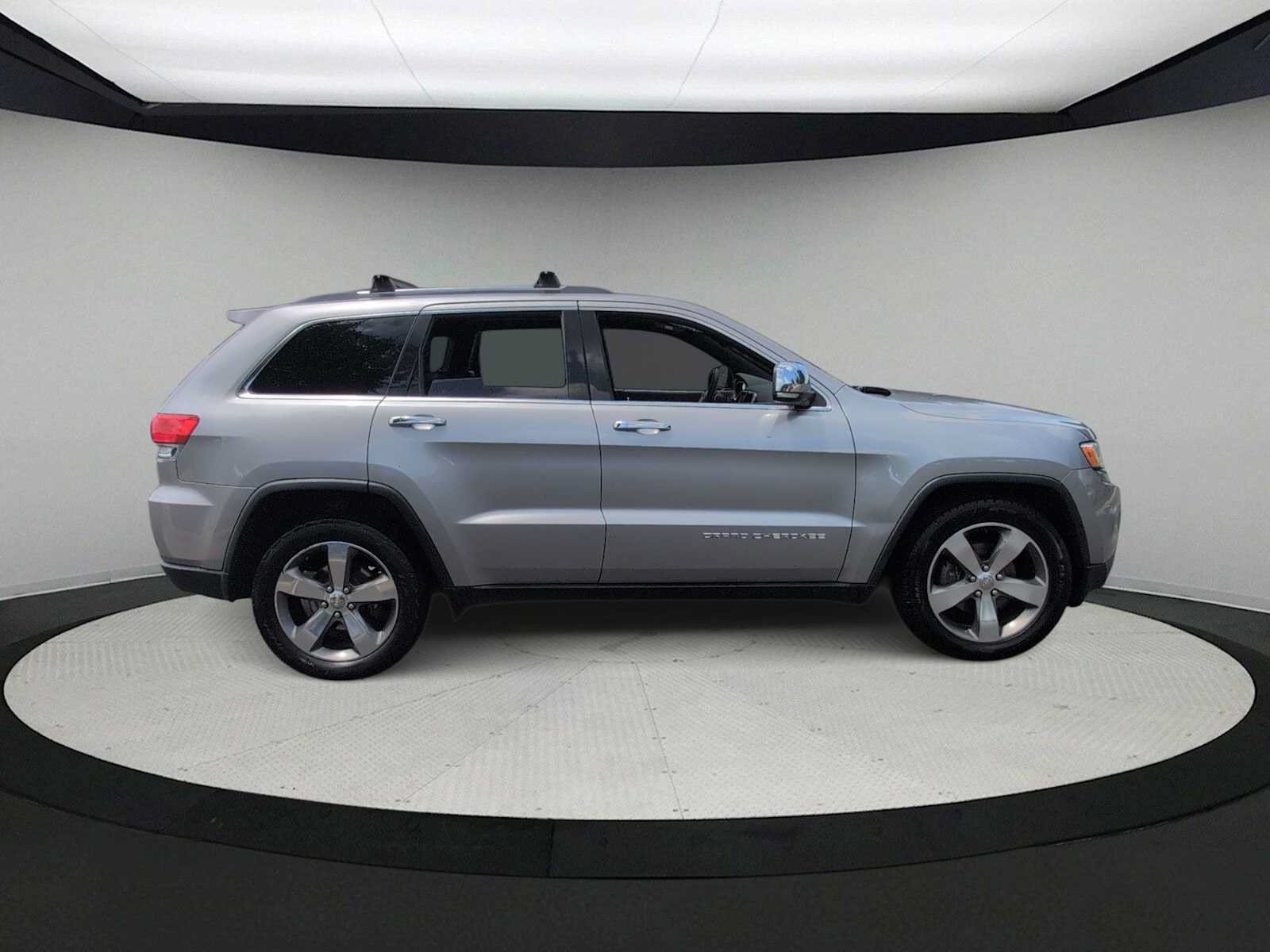 Used 2015 Jeep Grand Cherokee Limited w/ Luxury Group II AWD/4WD image 9