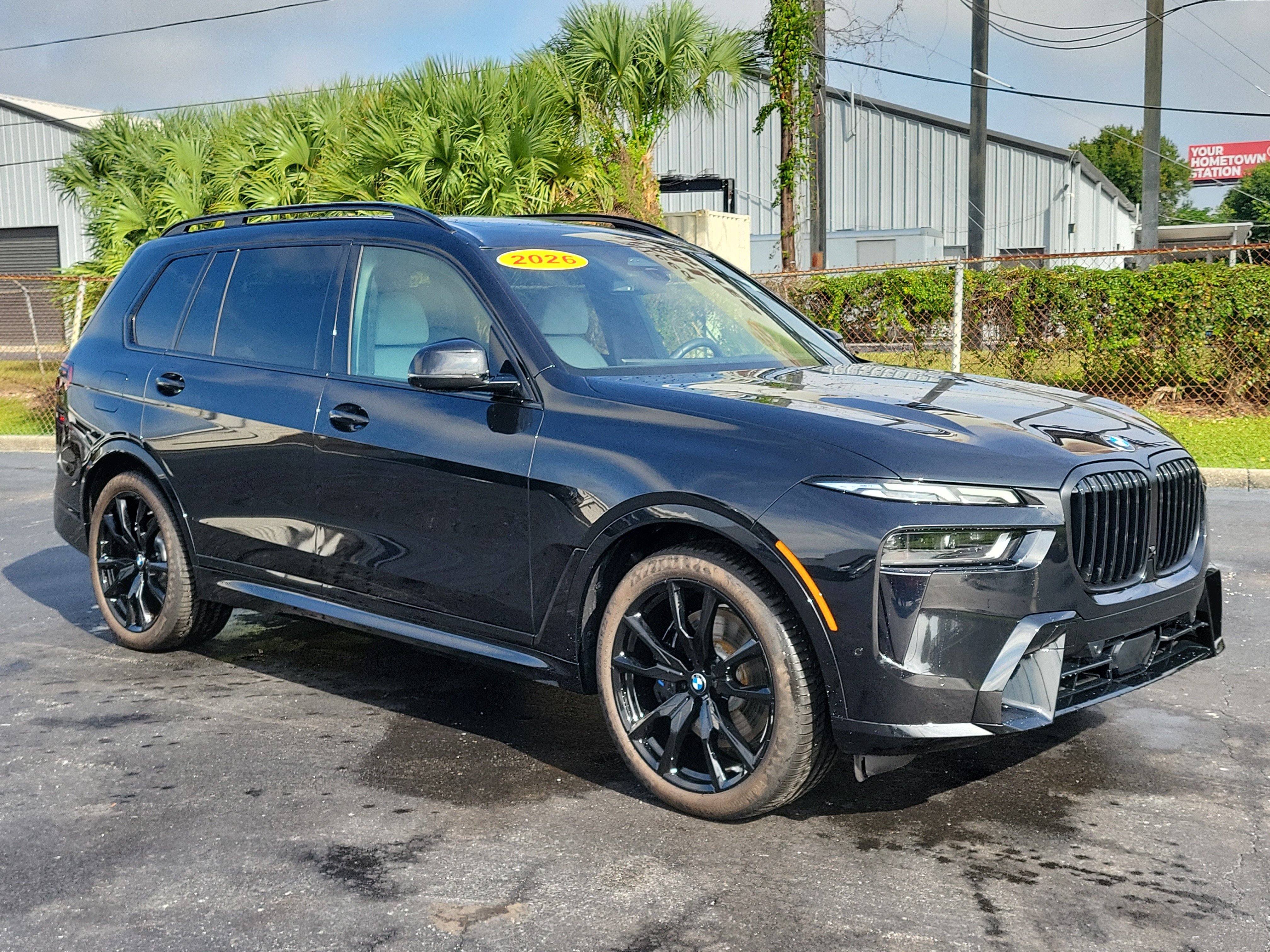 Used 2027 BMW X7 xDrive40i w/ M Sport Package AWD/4WD image 2