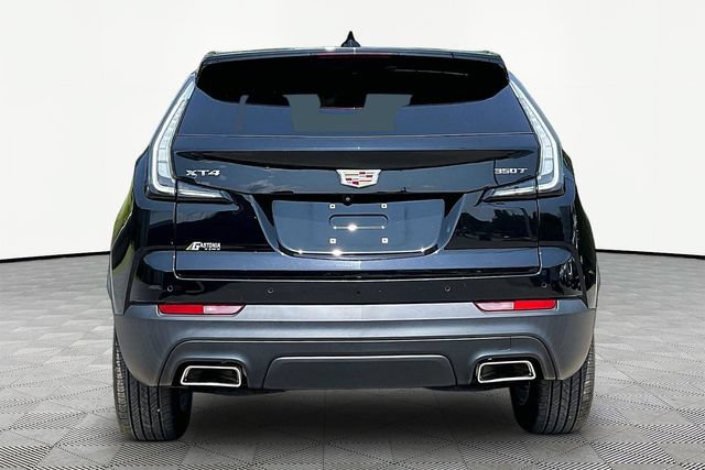 Certified 2022 Cadillac XT4 Luxury w/ Cold Weather Package FWD image 6