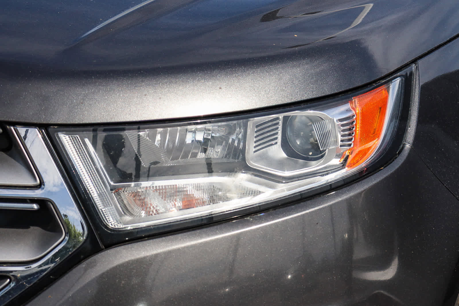 Used 2018 Ford Edge Titanium w/ Technology Package image 2