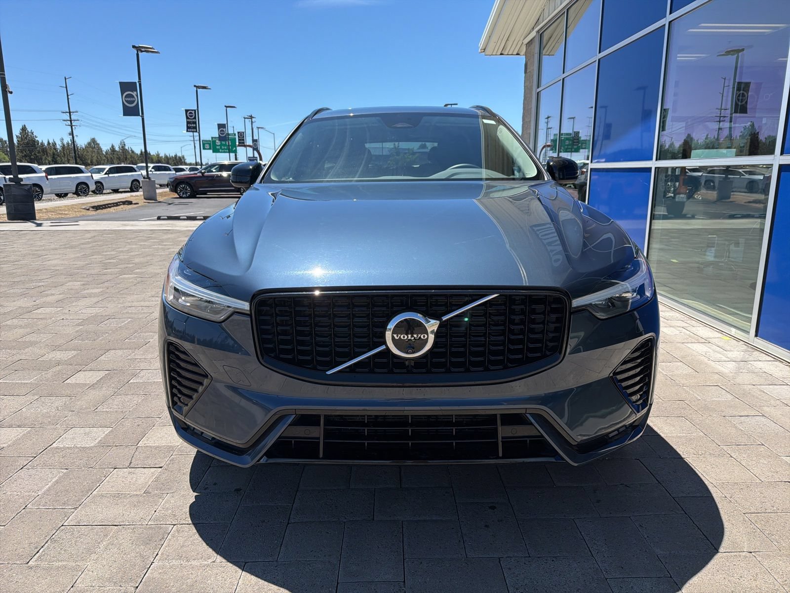 Used 2025 Volvo XC60 B5 Plus w/ Climate Package AWD/4WD image 3