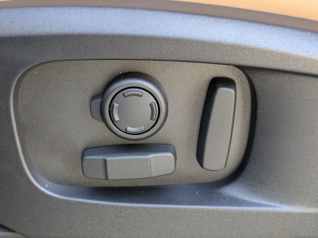 New 2026 Land Rover Defender 110 X-Dynamic SE image 22