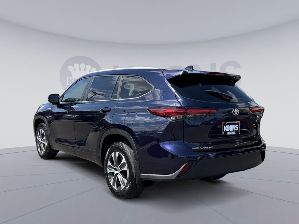 Used 2023 Toyota Highlander XLE AWD/4WD image 4