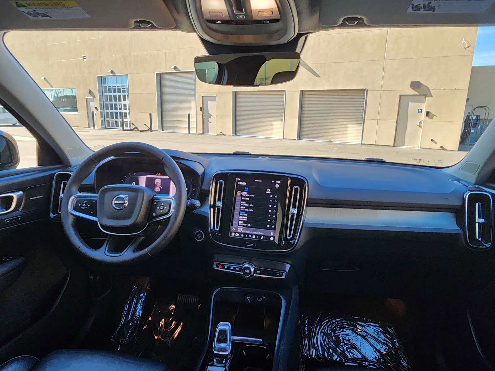 Used 2023 Volvo XC40 B4 Ultimate image 54