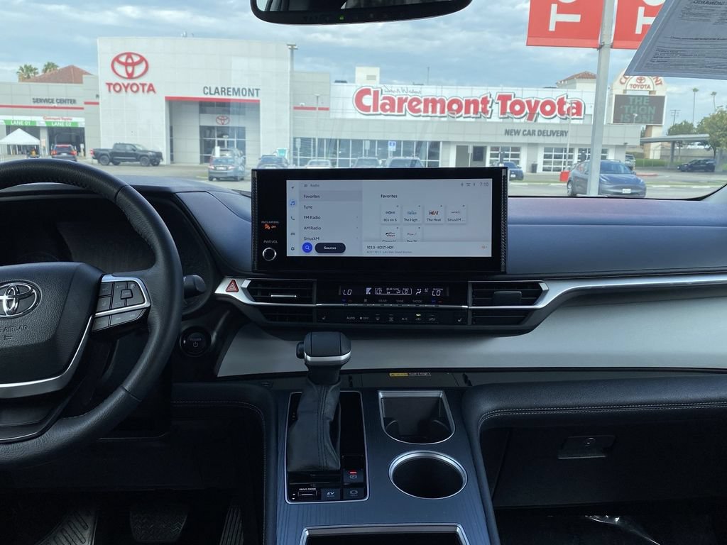 Certified 2026 Toyota Sienna XLE FWD image 30