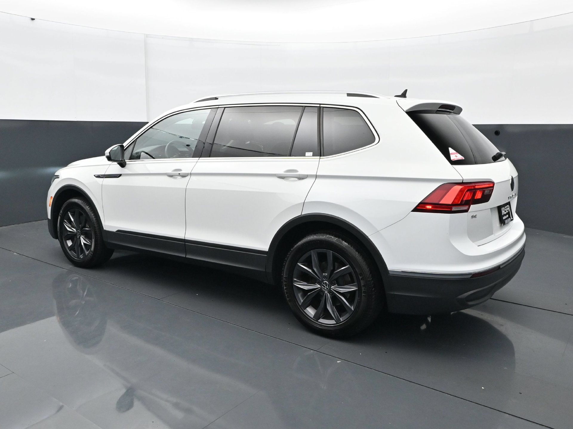 Used 2022 Volkswagen Tiguan SE FWD image 4