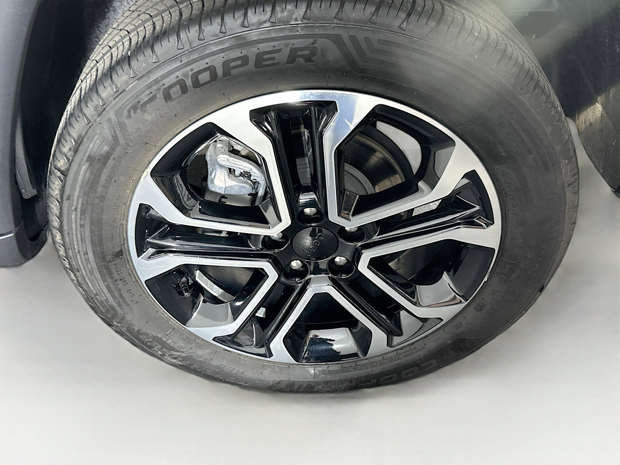 Used 2024 Jeep Compass Limited image 11