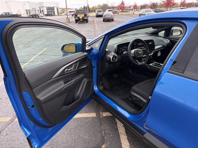 New 2026 Chevrolet Equinox EV LT w/ Comfort Package image 9