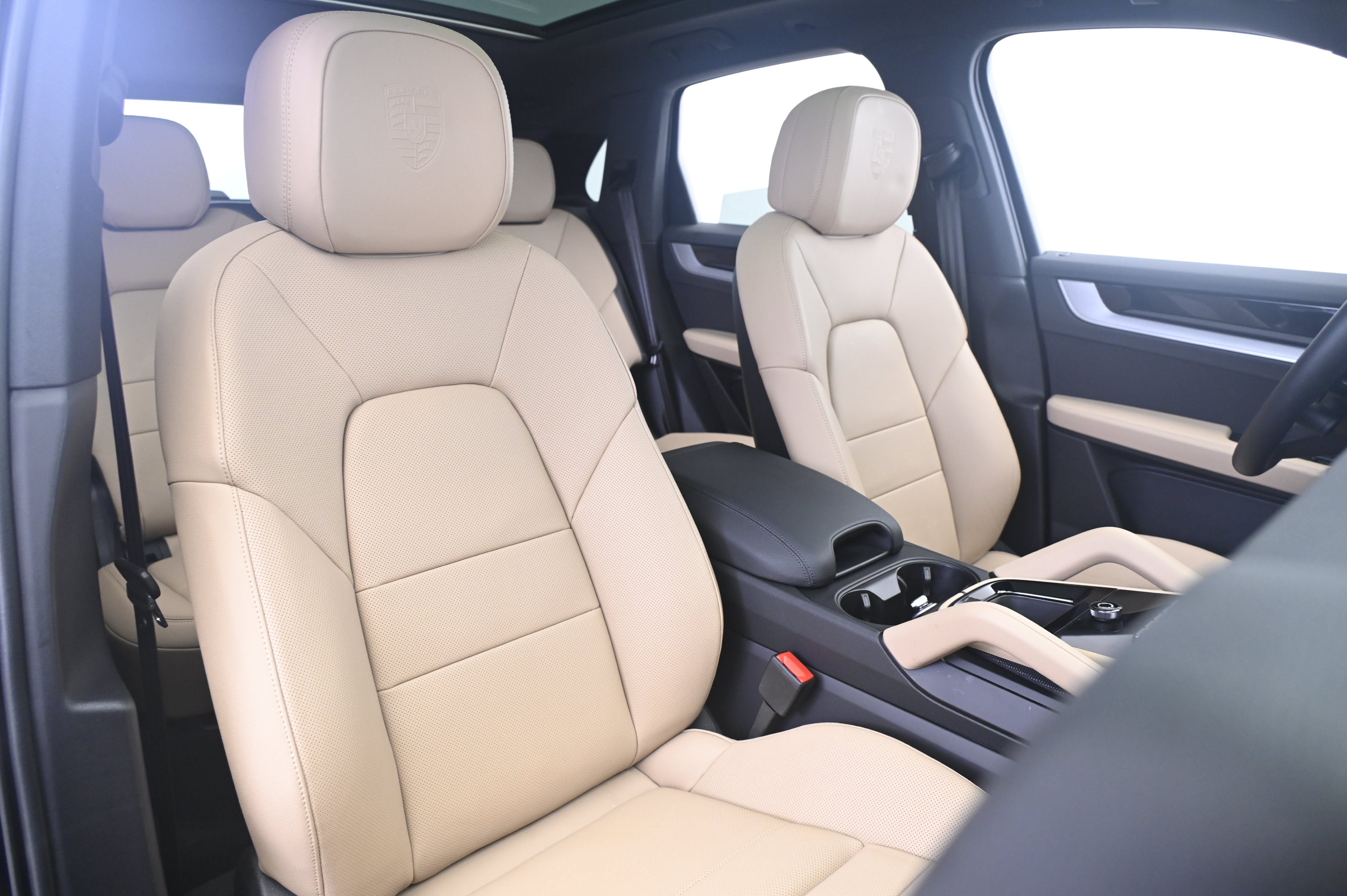 Certified 2026 Porsche Cayenne AWD/4WD image 24