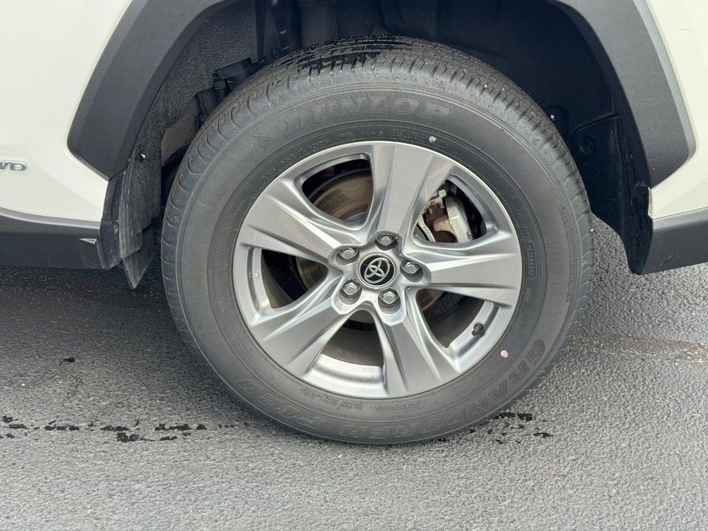 Used 2025 Toyota RAV4 XLE AWD/4WD image 7