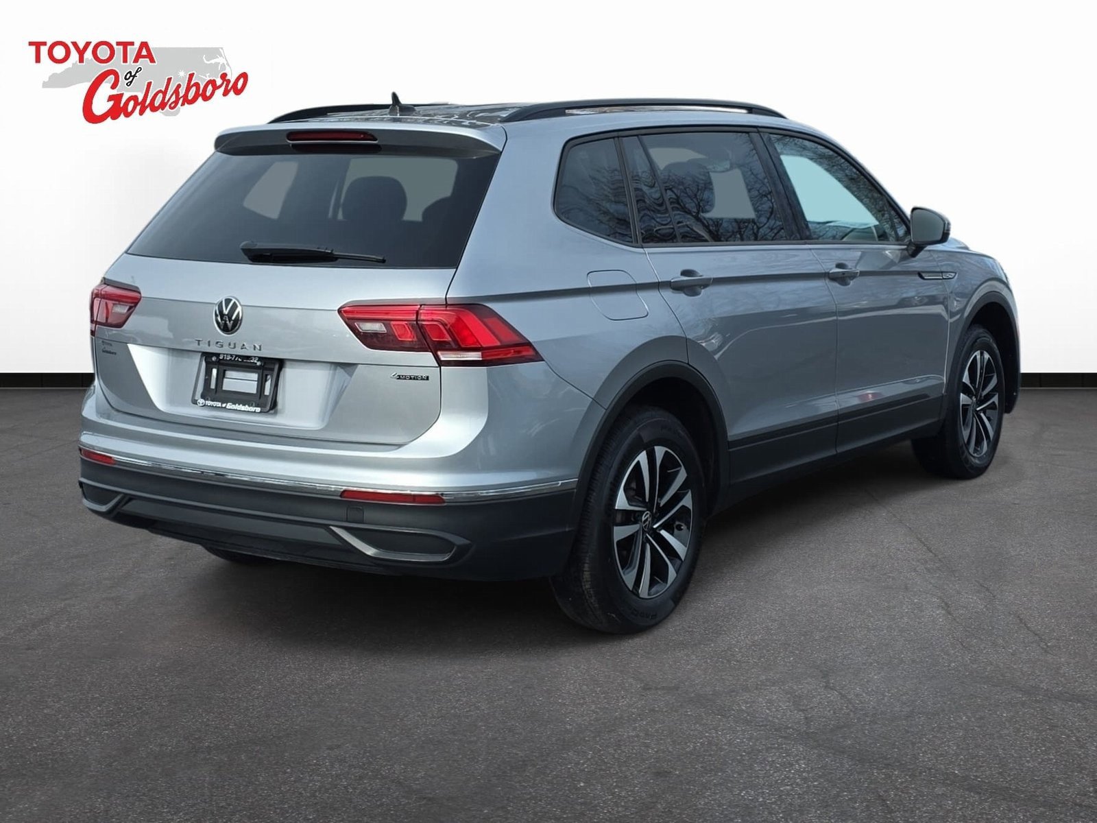 Used 2024 Volkswagen Tiguan S image 5