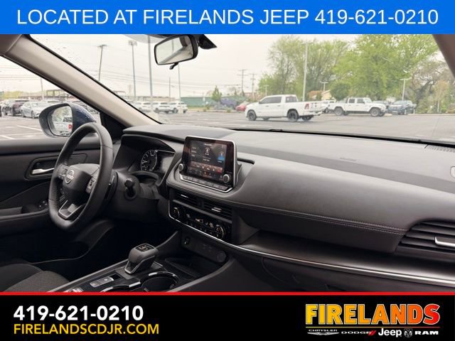 Used 2025 Nissan Rogue SV FWD image 12