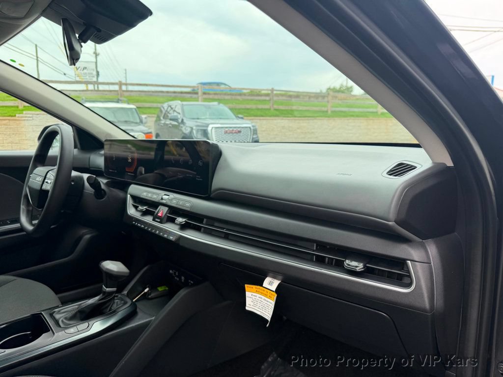 Used 2025 Kia K4 FWD image 17