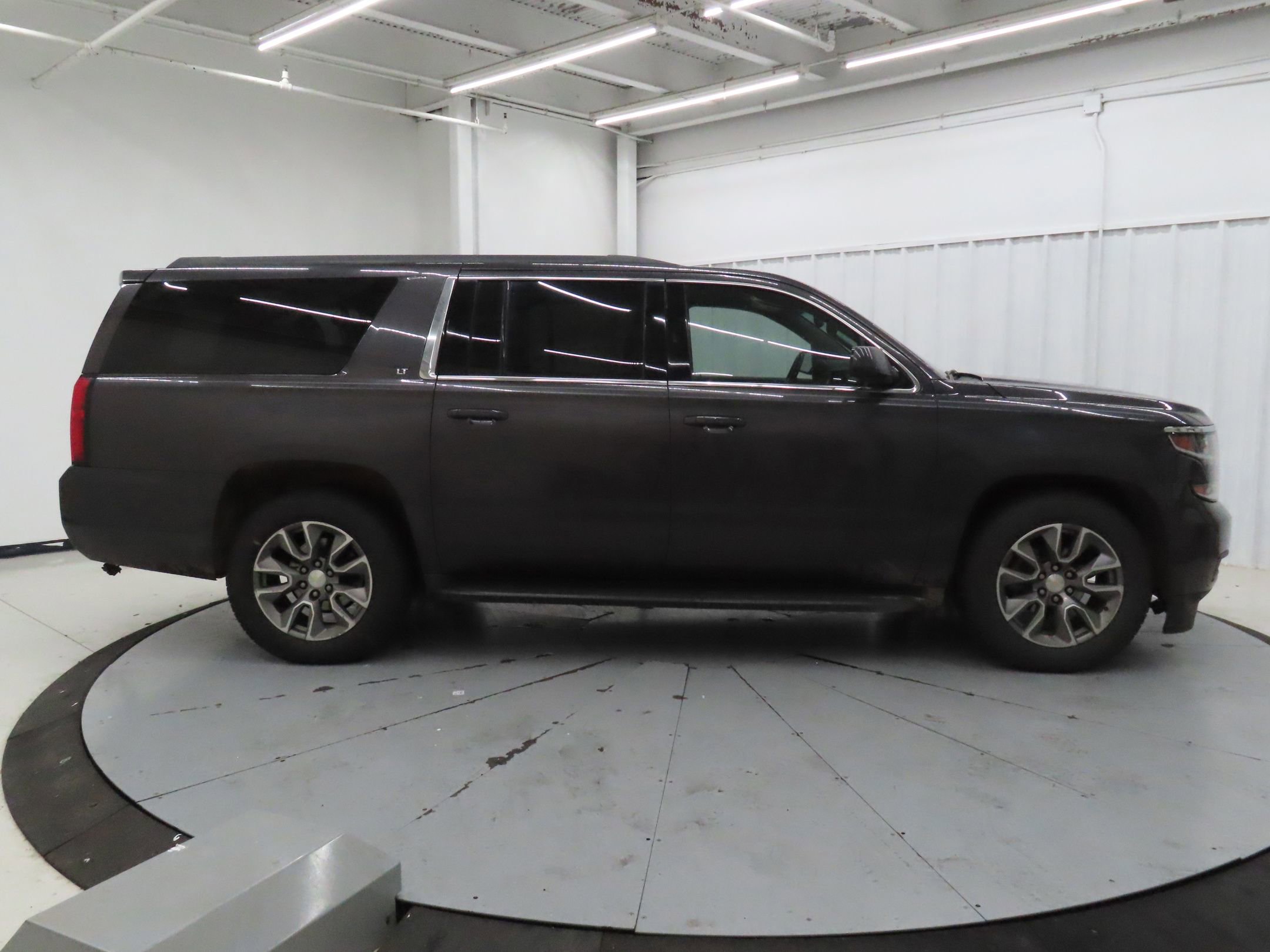 Used 2017 Chevrolet Suburban LT AWD/4WD image 2