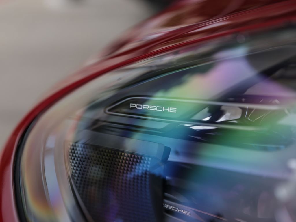 Certified 2025 Porsche Macan image 10