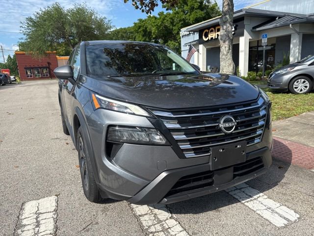 Used 2025 Nissan Rogue SV AWD/4WD image 2