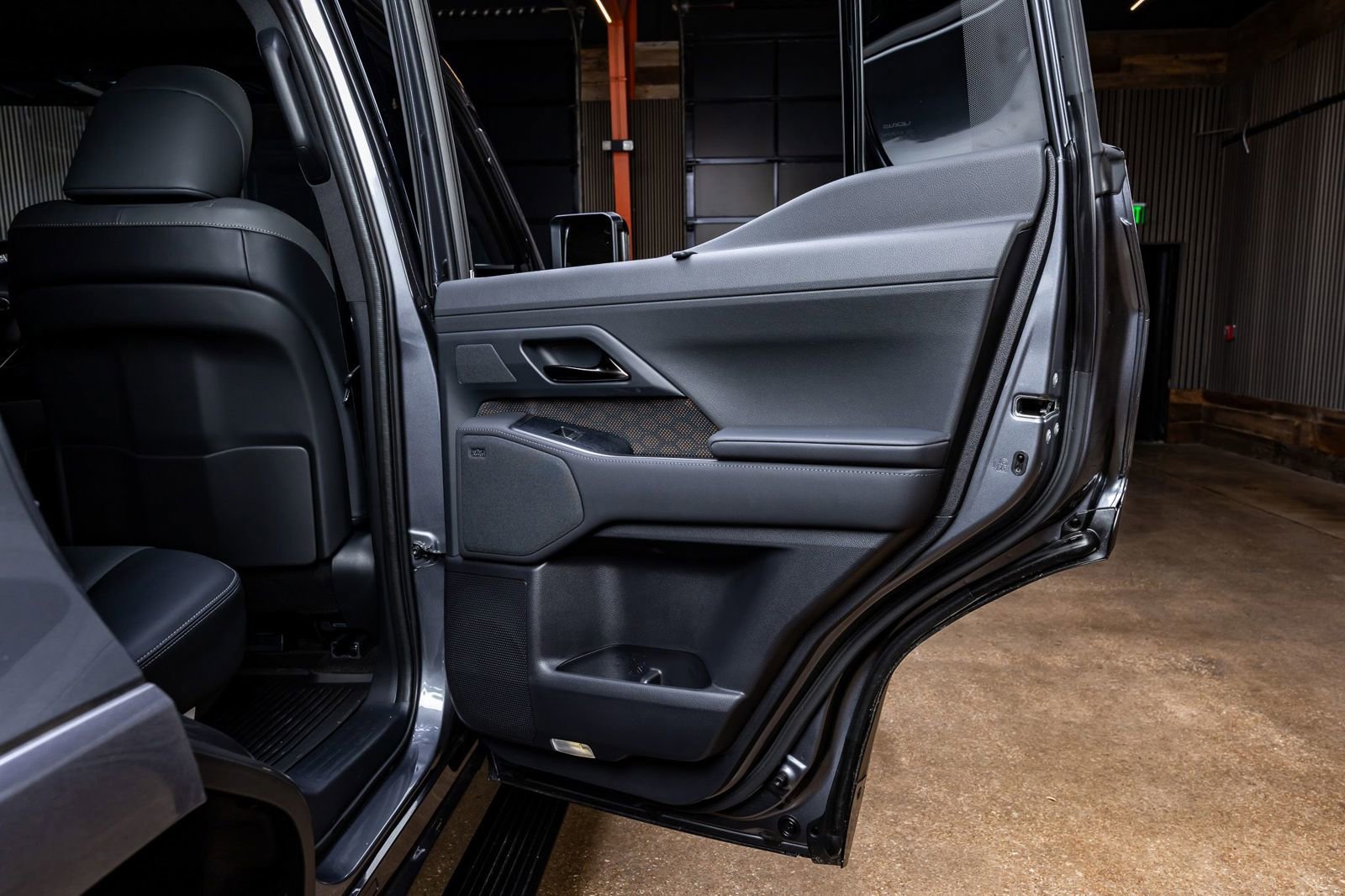 Used 2025 Lexus GX 550 image 40