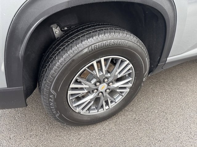 Used 2025 Chevrolet Traverse LT image 9