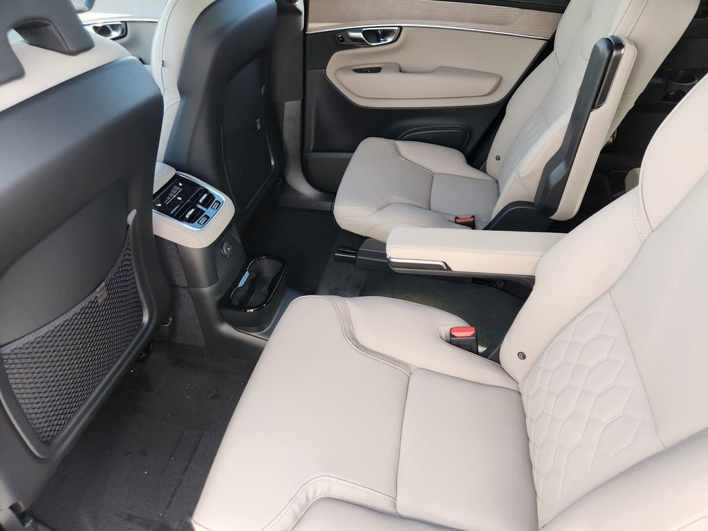 New 2026 Volvo XC90 T8 Plus w/ Protection Package Premier image 20