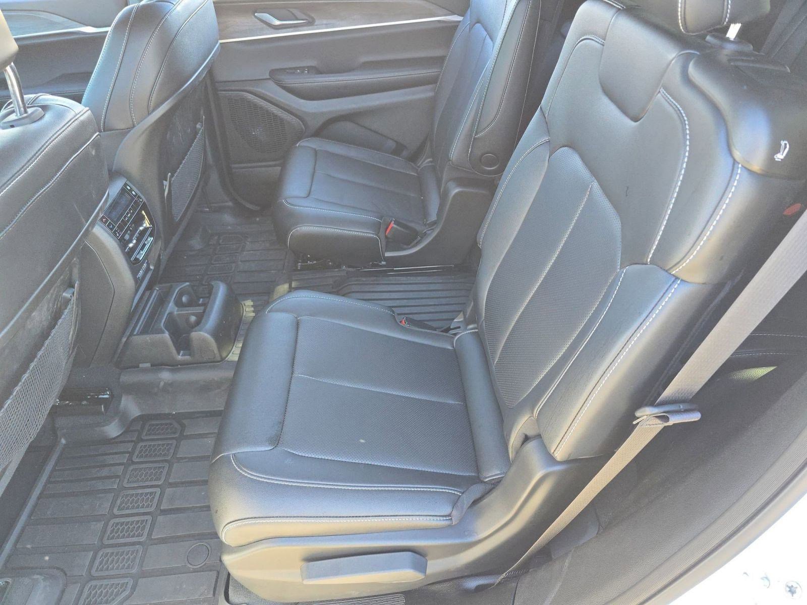 Used 2025 Jeep Grand Cherokee L Limited w/ Luxury Tech Group II image 13