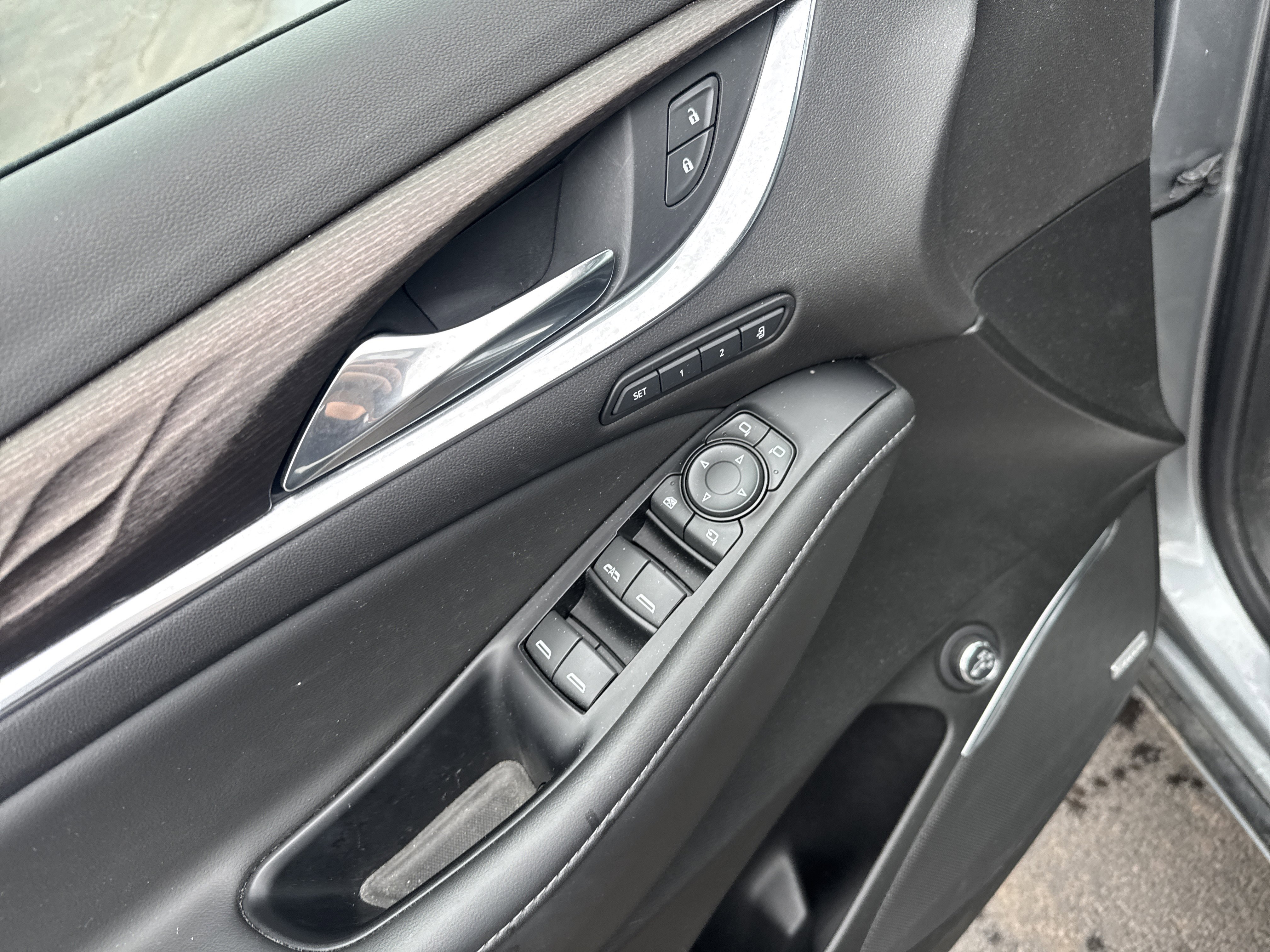 Used 2023 Buick Enclave Avenir image 17