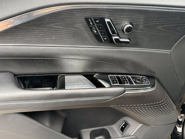 Used 2024 Cadillac Lyriq Luxury AWD/4WD image 21