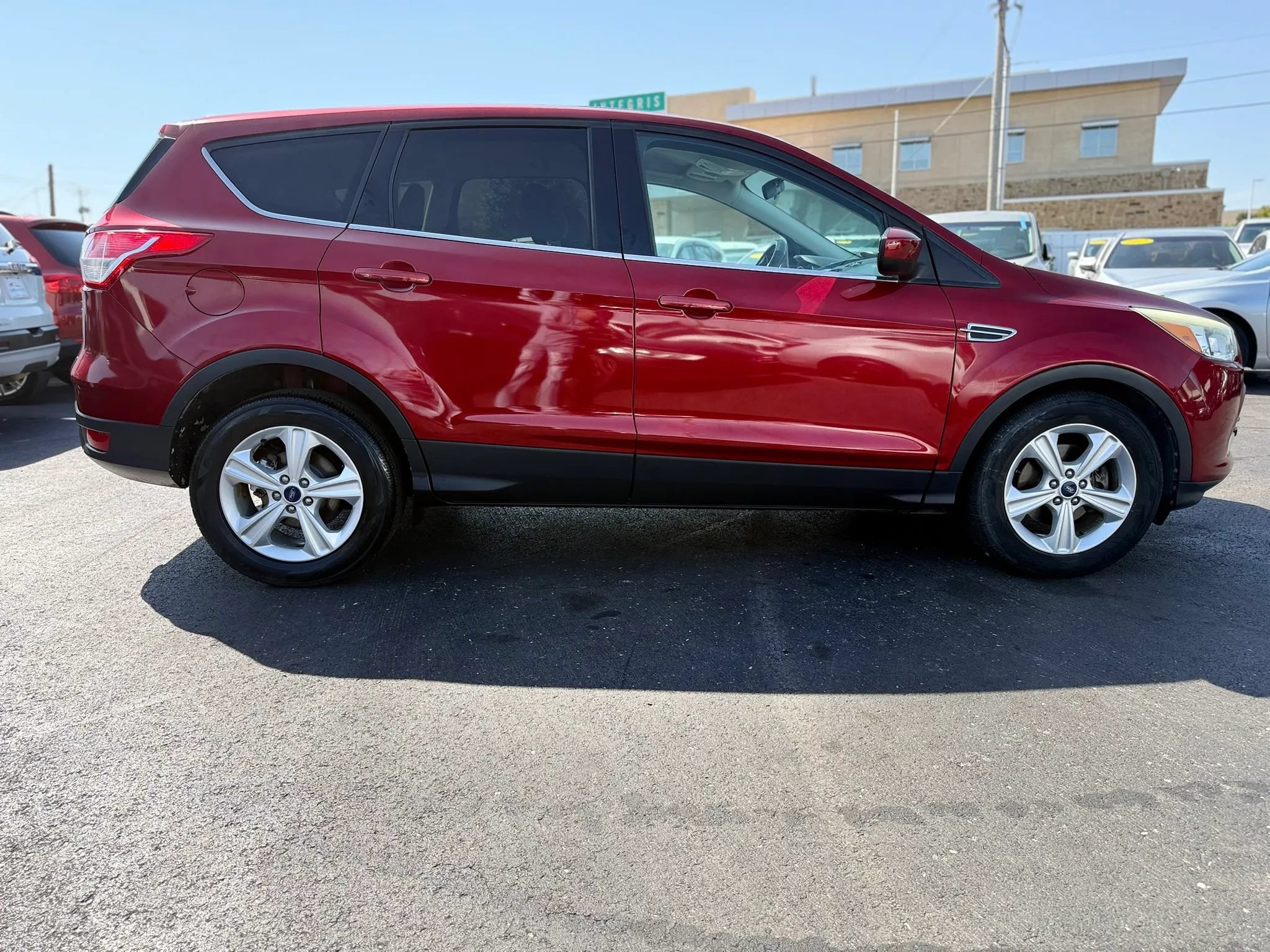 Used 2015 Ford Escape SE FWD image 2