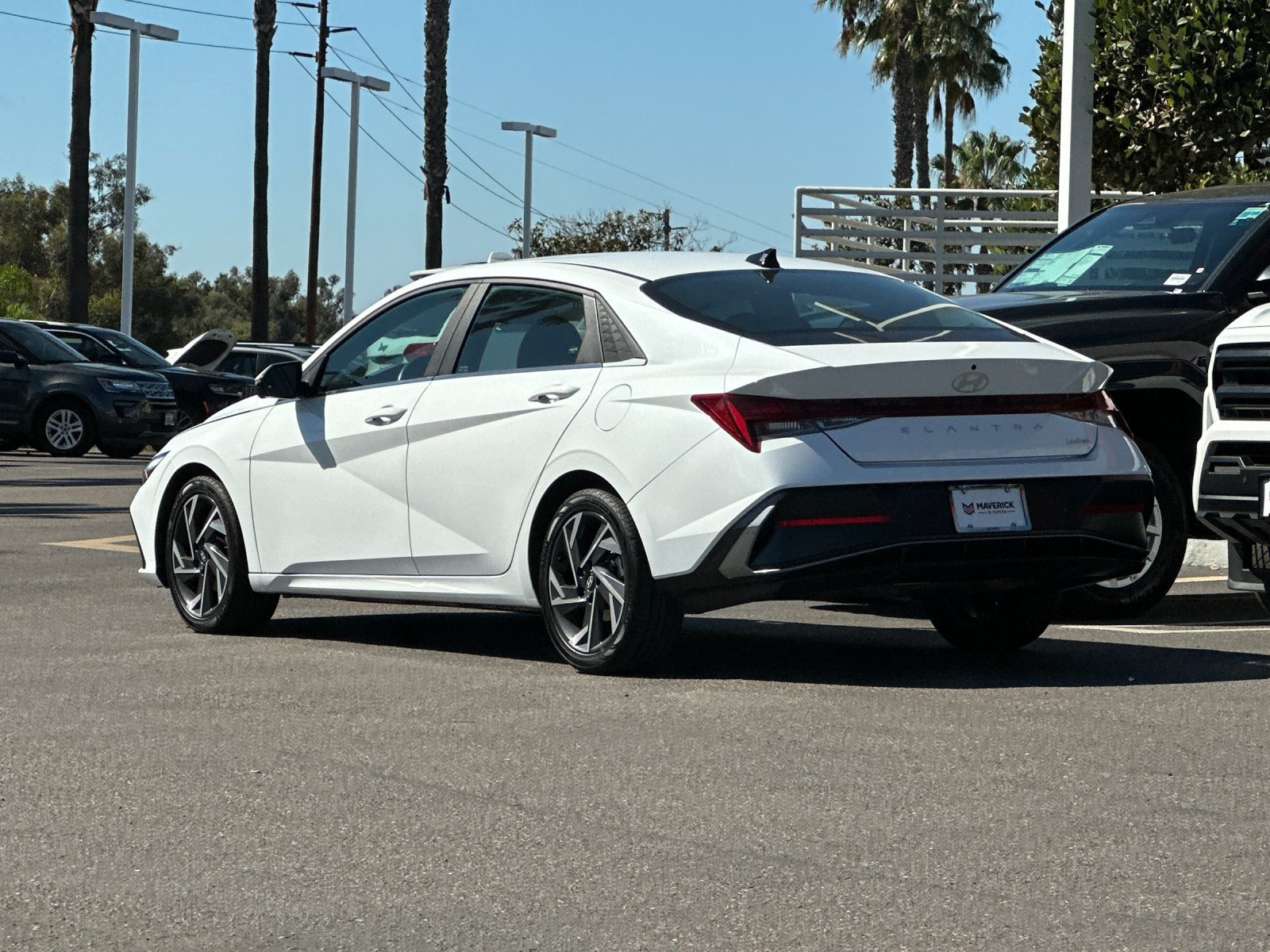 Used 2024 Hyundai Elantra Limited FWD image 3