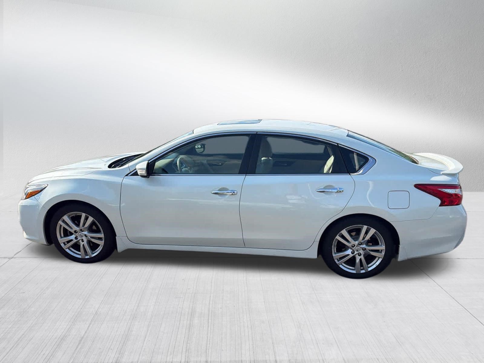 Used 2017 Nissan Altima 3.5 SL w/ 3.5SL Technology Package FWD image 8