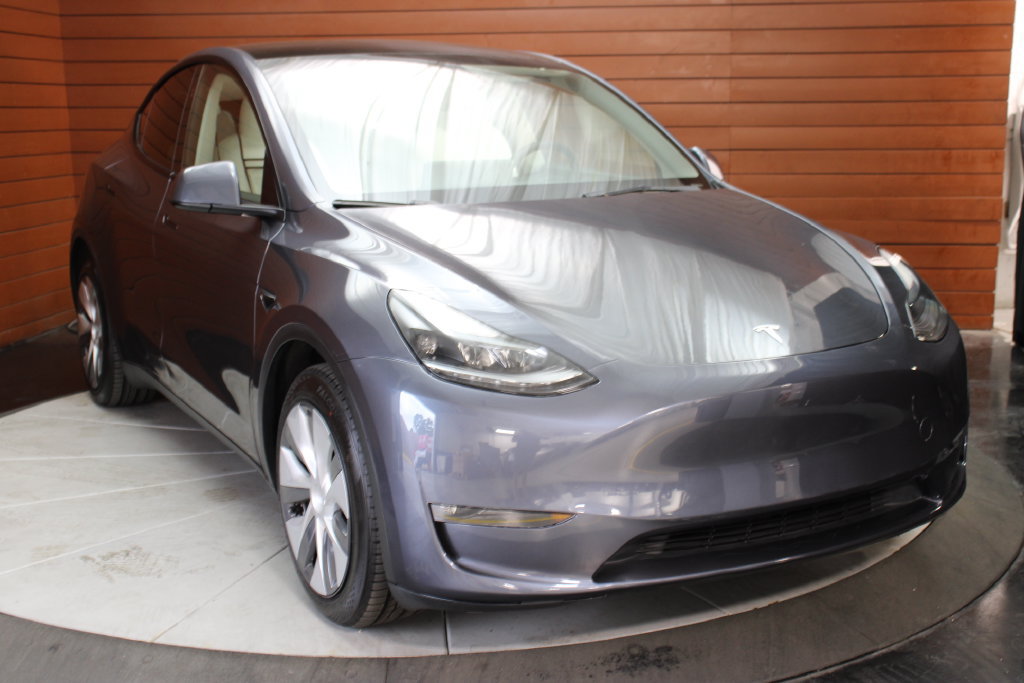 Used 2023 Tesla Model Y Long Range AWD/4WD image 18