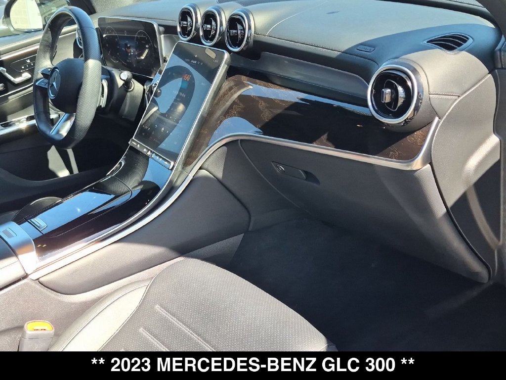 Used 2023 Mercedes-Benz GLC 300 4MATIC image 32