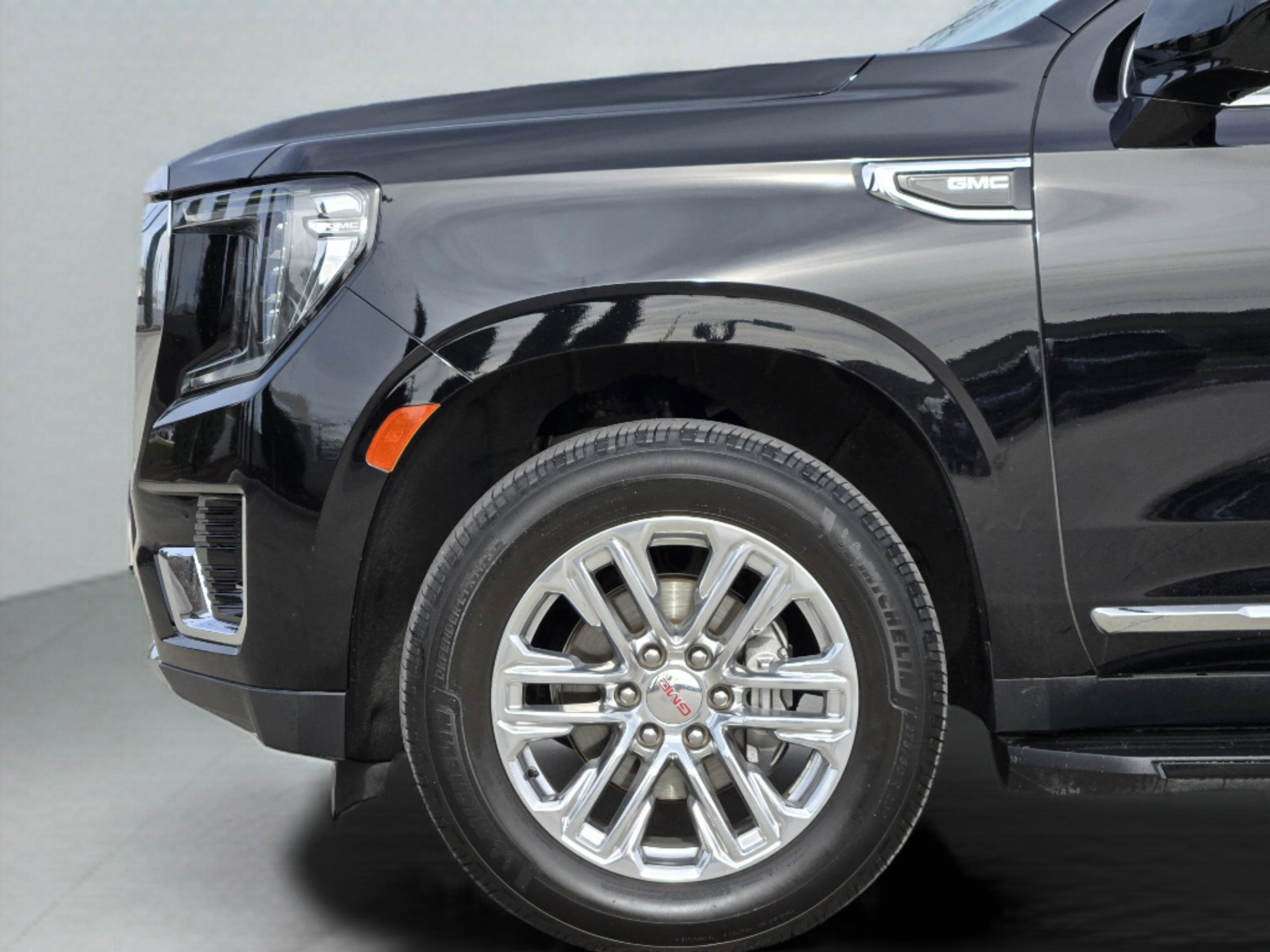 Used 2023 GMC Yukon SLT image 12