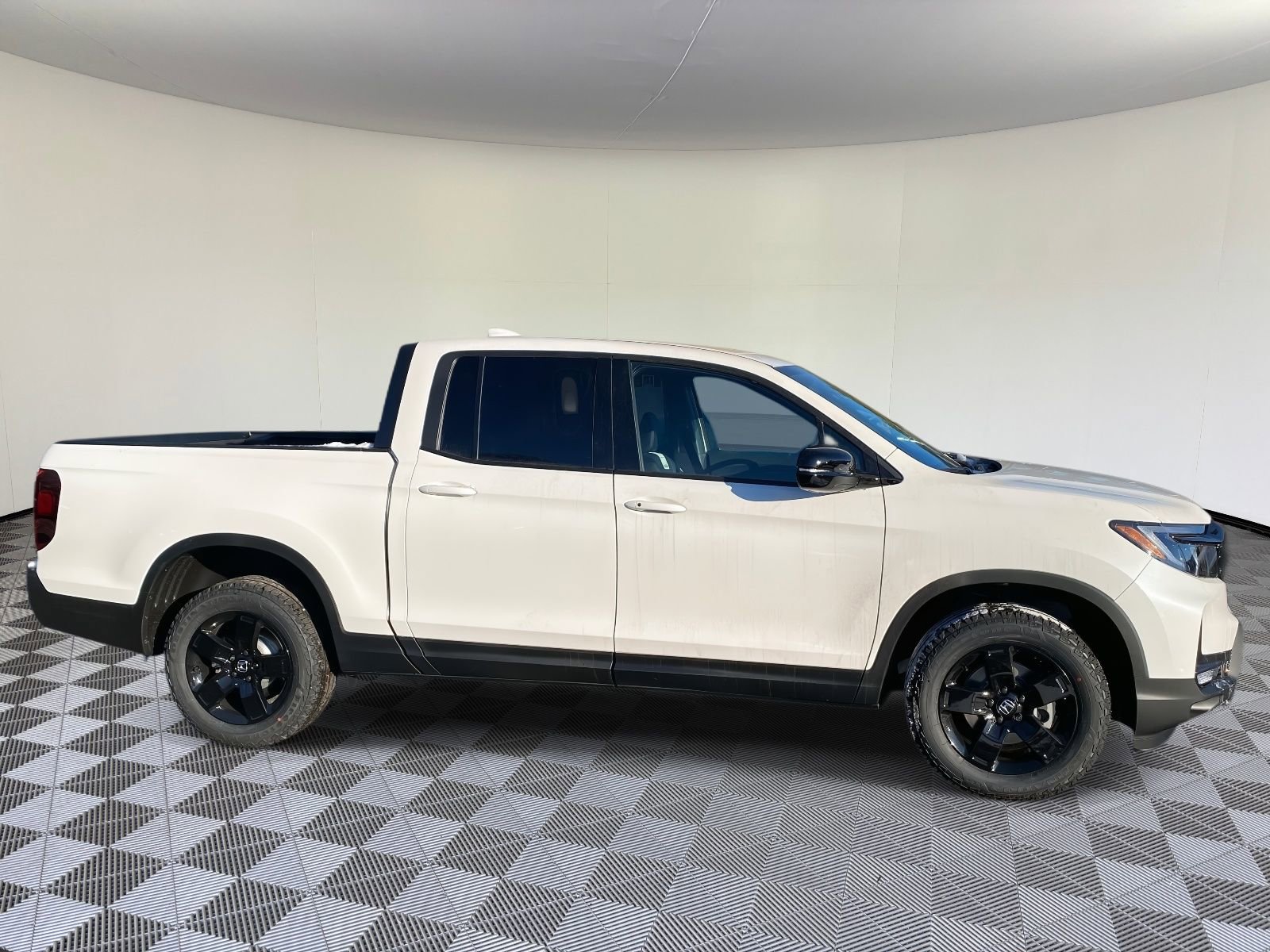 New 2026 Honda Ridgeline Black Edition image 2