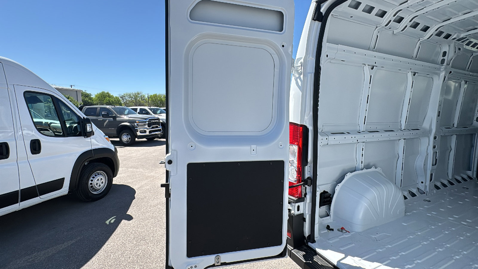 New 2026 RAM ProMaster 2500 w/ Convenience Group image 24