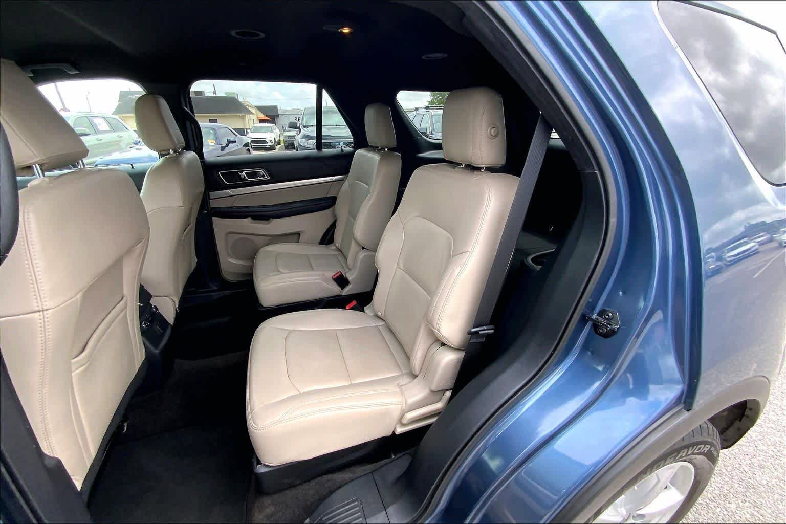 Used 2018 Ford Explorer XLT w/ Equipment Group 202A FWD image 20