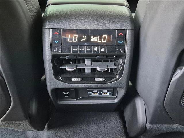 Used 2023 Jeep Grand Cherokee Overland w/ Adv Protech Group III AWD/4WD image 18